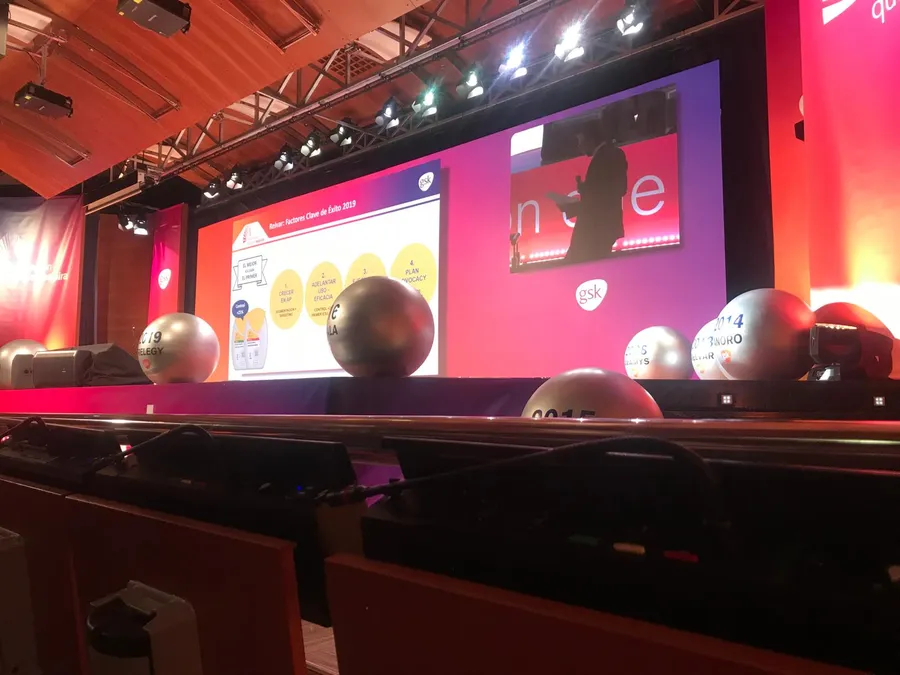 Ejemplo de pantalla LED modular para valorar un evento en Villanueva del Pardillo