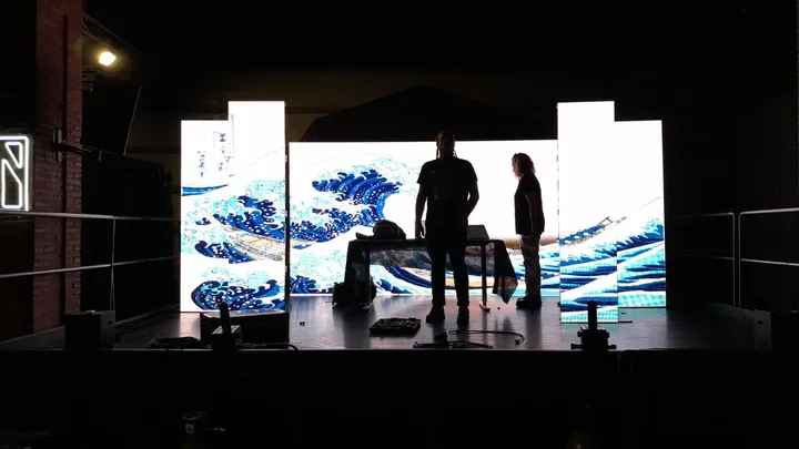 Ejemplo de montaje de pantalla LED modular para un espacio interior en Villanueva del Pardillo