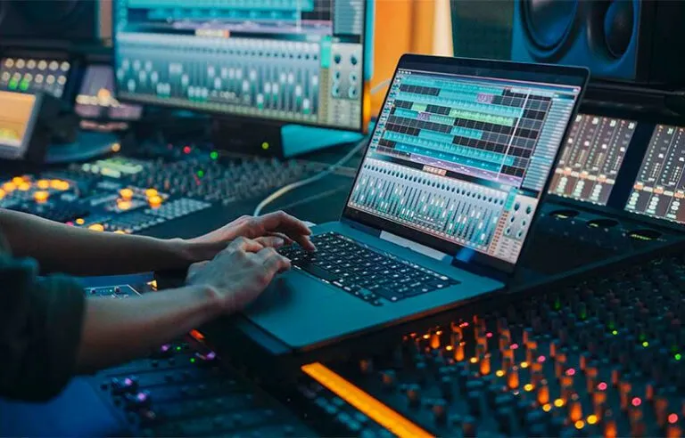 Control de sonido mediante una consola de mezcla y un ordenador