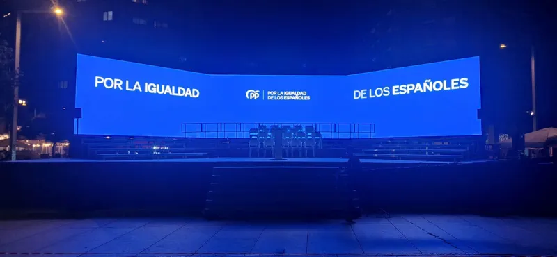 Pantalla LED panorámica como fondo de escenario