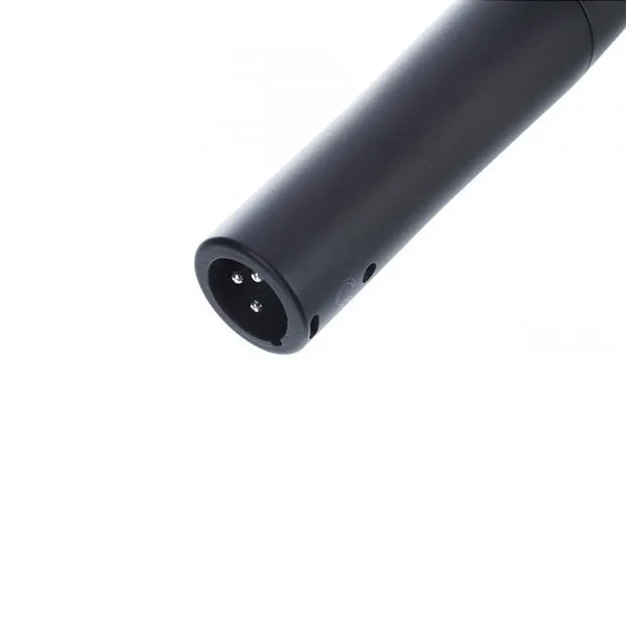 Detalle de los tres pines del conector XLR del Shure SM57