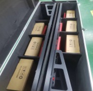 Equipos de póster LED almacenados para transporte seguro